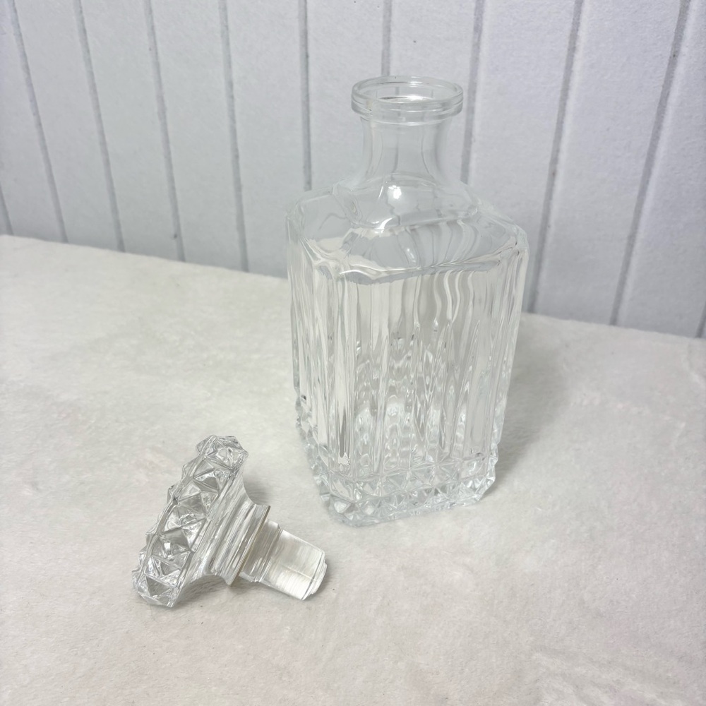 Mikasa Crystal Pattern Blown Decanter with stopper. - Picture 5 of 8